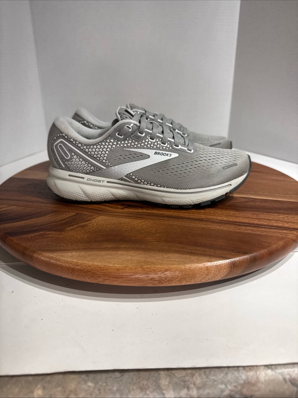 Brooks Ghost 14 Shoes Women’s Size 7 B Gray White Running